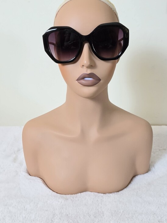 Vince Camuto Accessories - Vince Camuto Black Oversized Geometric Sunglasses